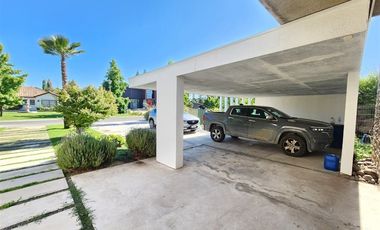 Casa en venta Club de Golf Los Lirios de 7 dorm, Requínoa
