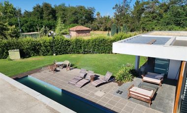 Casa en venta Club de Golf Los Lirios de 7 dorm, Requínoa