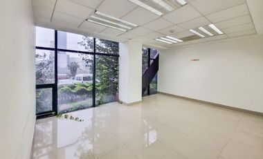 Oficina acondicionada en renta de 240m2 en PB zona Loma Larga Mty N.L.