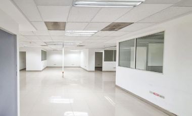 Oficina acondicionada en renta de 240m2 en PB zona Loma Larga Mty N.L.