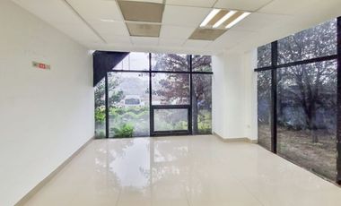 Oficina acondicionada en renta de 240m2 en PB zona Loma Larga Mty N.L.