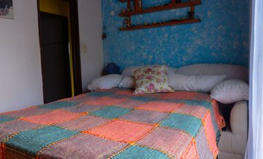 Hermoso chalet con amplio jardín, piscina y quincho en venta - Adrogue