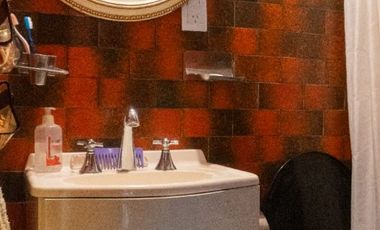 Hermoso chalet con amplio jardín, piscina y quincho en venta - Adrogue