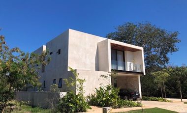 Hermosa casa en venta o renta con páneles solares en el Yucatán Country Club