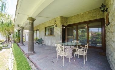 JARDINES DE IRAPUATO: Majestuosa residencia con exquisitas terrazas y jardines.