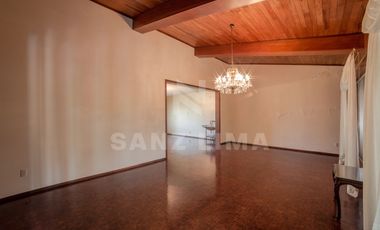 JARDINES DE IRAPUATO: Majestuosa residencia con exquisitas terrazas y jardines.
