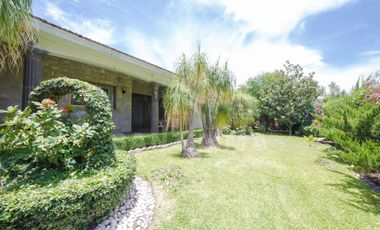 JARDINES DE IRAPUATO: Majestuosa residencia con exquisitas terrazas y jardines.