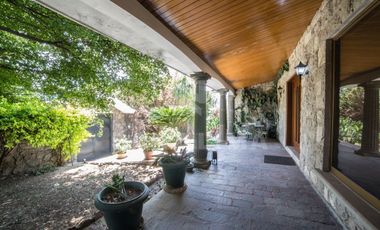 JARDINES DE IRAPUATO: Majestuosa residencia con exquisitas terrazas y jardines.