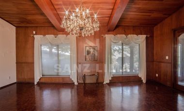 JARDINES DE IRAPUATO: Majestuosa residencia con exquisitas terrazas y jardines.