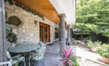 JARDINES DE IRAPUATO: Majestuosa residencia con exquisitas terrazas y jardines.