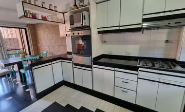 Venta impecable casa jardin y pileta San Fernando