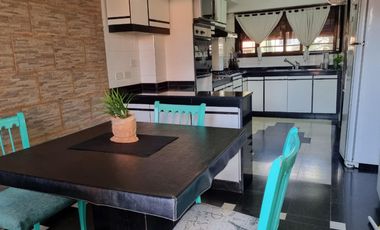 Venta impecable casa jardin y pileta San Fernando