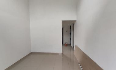 RUMAH BARU DI MAGELANG DEKAT ALUN ALUN TEPI JALAN DP 10%