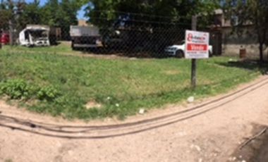 Galpones en Venta con Lote en Esquina Importante de Villa Zapiola