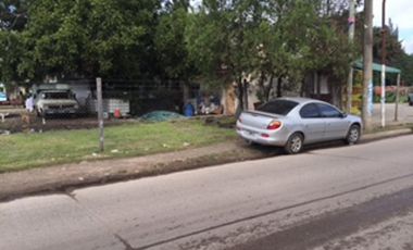 Galpones en Venta con Lote en Esquina Importante de Villa Zapiola