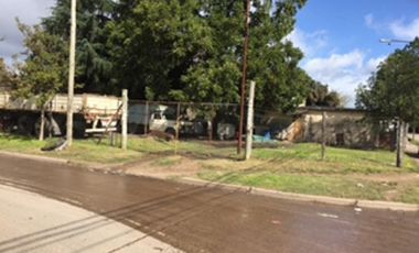 Galpones en Venta con Lote en Esquina Importante de Villa Zapiola