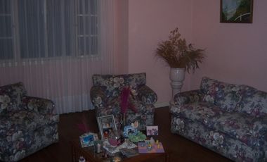 Casa de Estilo Ingles , Quincho, cochera , terraza, jardín, Balcon, sótano, dependencia.
