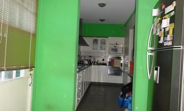 Casa de Estilo Ingles , Quincho, cochera , terraza, jardín, Balcon, sótano, dependencia.