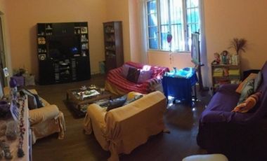 Casa de Estilo Ingles , Quincho, cochera , terraza, jardín, Balcon, sótano, dependencia.