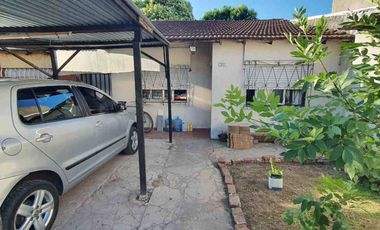 VENTA LOTE CON CASA 5 AMBIENTES EN ISIDRO CASANOVA