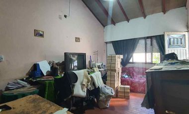 VENTA LOTE CON CASA 5 AMBIENTES EN ISIDRO CASANOVA