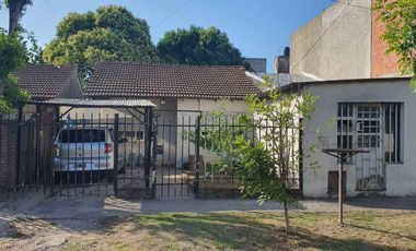 VENTA LOTE CON CASA 5 AMBIENTES EN ISIDRO CASANOVA
