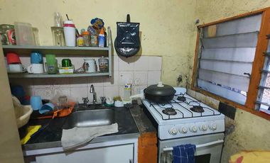 VENTA LOTE CON CASA 5 AMBIENTES EN ISIDRO CASANOVA