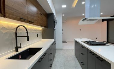 Hermosa Casa NUEVA con Alberca y 4 Rec. en Condominio con Seguridad 24/7 en Cuernavaca