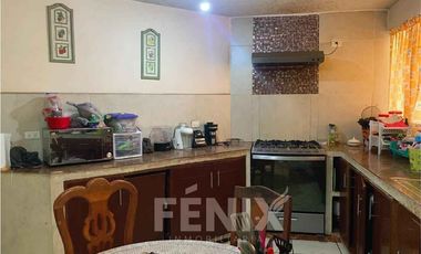 En venta casa en Pedregal de las Ánimas: jardín y nivel sótano