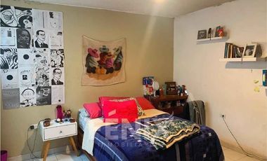 En venta casa en Pedregal de las Ánimas: jardín y nivel sótano