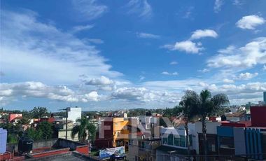 En venta casa en Pedregal de las Ánimas: jardín y nivel sótano