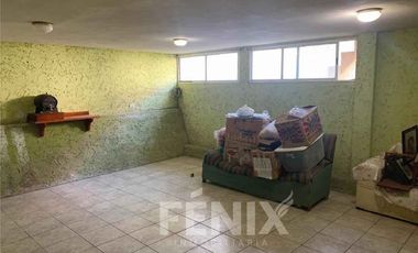 En venta casa en Pedregal de las Ánimas: jardín y nivel sótano