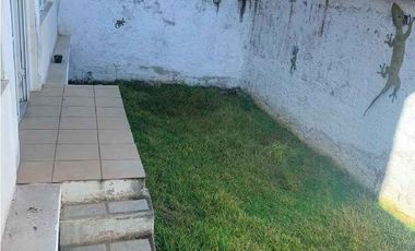 En venta casa en Pedregal de las Ánimas: jardín y nivel sótano