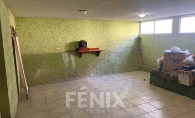 En venta casa en Pedregal de las Ánimas: jardín y nivel sótano