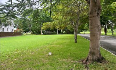 Lote en venta frente al lago -Island Estate Santa María (BORA)
