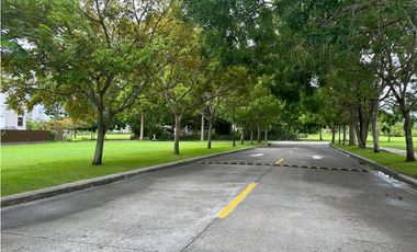 Lote en venta frente al lago -Island Estate Santa María (BORA)