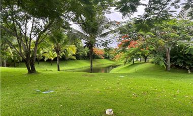 Lote en venta frente al lago -Island Estate Santa María (BORA)