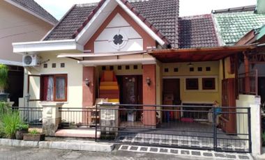 Rumah Dalam Perumahan Dekat RS JIH dan POLDA di JL Anggajaya Condongcatur