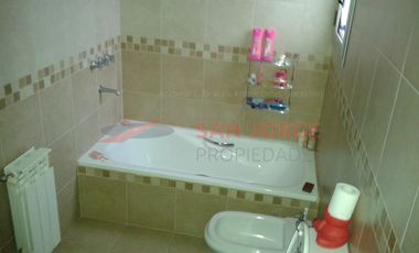 Impecable ph en planta baja reciclado a nuevo.