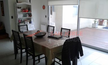 Impecable ph en planta baja reciclado a nuevo.