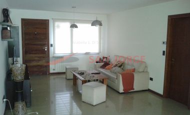 Impecable ph en planta baja reciclado a nuevo.