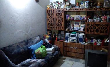 Casa en PH interna en 2 plantas con 4 dormitorios, patio y garage cubierto. Escalada