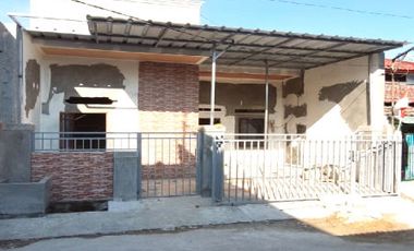 Dijual Rumah Siap Huni, Lingkungan Asri Dan Letak Strategis @Pondok Ungu Permai