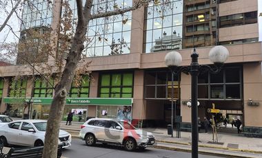 Planta Libre y 6 Estacionamientos a pasos Metro Los Leones