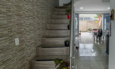 CASA EN VENTA EN ALFAGUARA JAMUNDÍ. Cod V8600