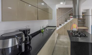 CASA EN VENTA EN ALFAGUARA JAMUNDÍ. Cod V8600