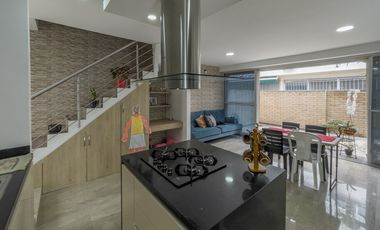 CASA EN VENTA EN ALFAGUARA JAMUNDÍ. Cod V8600
