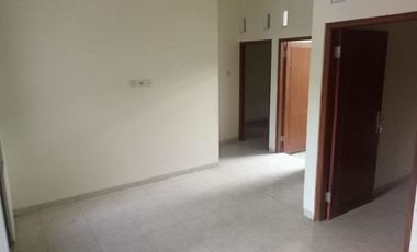 Rumah Ceiling Tinggi Nyaman dan Murah Selatan Lapangan Seyegan