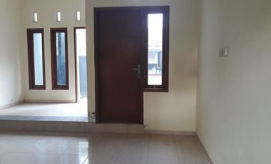 Rumah Ceiling Tinggi Nyaman dan Murah Selatan Lapangan Seyegan