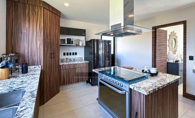 Residencia con área jardinada de más de 120m² en Metepec